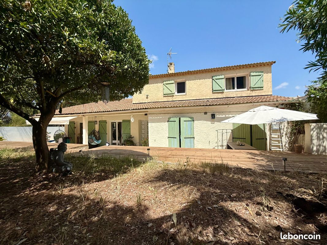 Maison 9 pièces 226 m² · à La Crau · 226 m² · 785 000 €