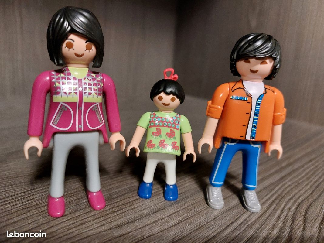 Ricardo Famille Playmobil Lot PLAYMOBIL Les Familles Jeux Jouets - Main Image