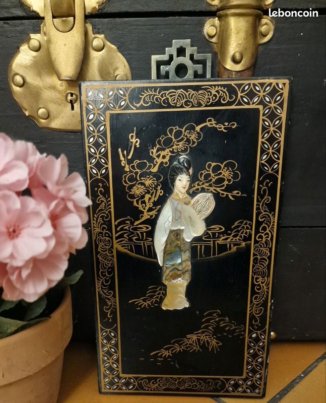 Sac Geisha Vintage Années 60 En Laqué Noir Avec Incrustations De Nacre - Occasion