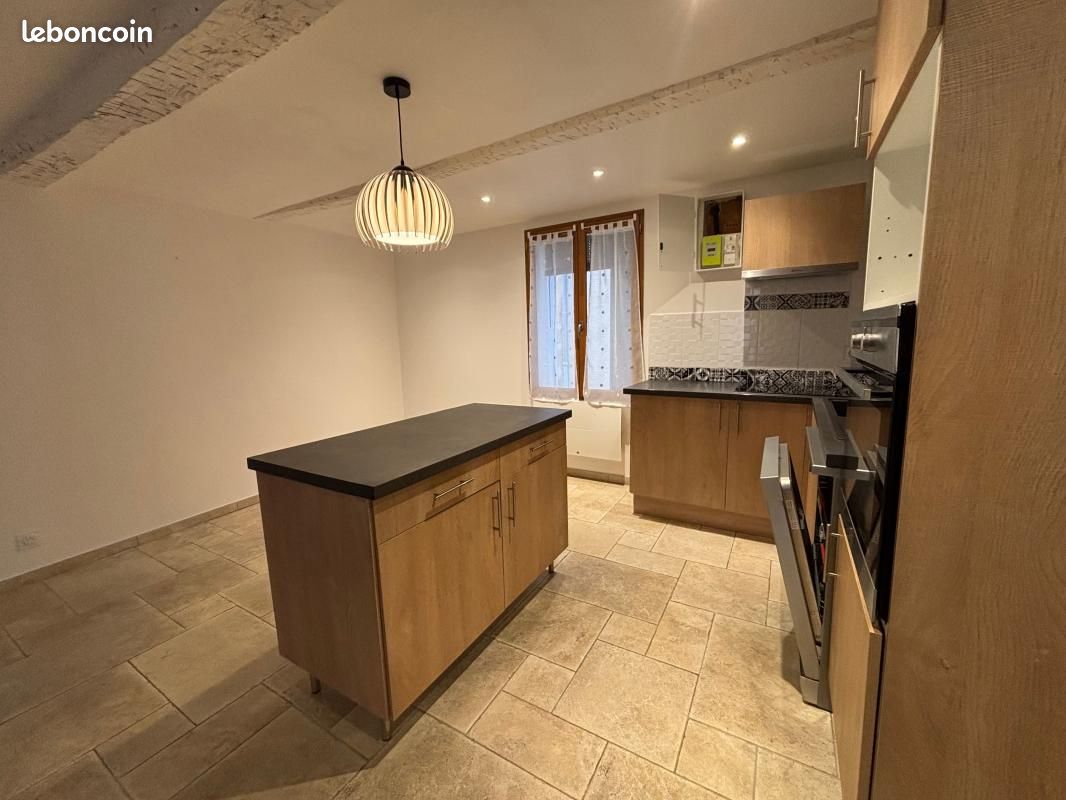 Maison 3 pièces 85 m² · à Valensole · 85 m² · 820 €/mois