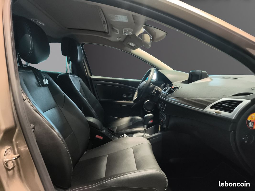 RENAULT MEGANE III BERLINE,CINQ PORTES 2.0 16V 140 PRIVILEGE BOITE AUTOMATIQUE 140Ch Garantie 12 mois (image 9)