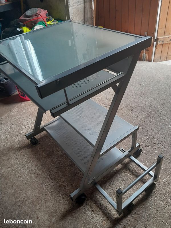 Bureau (image 1)