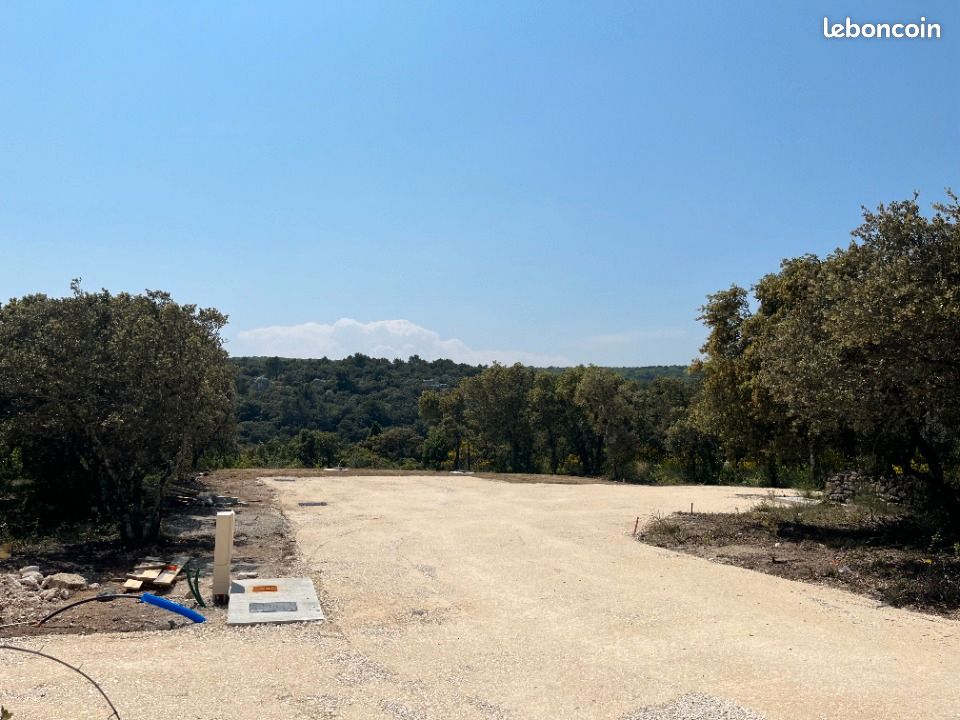 Terrain 2000 m² · à Saint-Restitut · 240 000 €