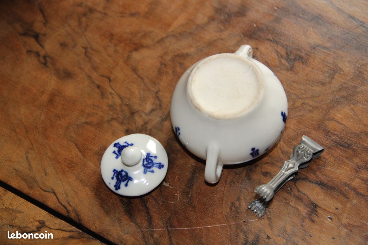 Ancien Dînette En Faience HBCM modèle Rose Rouge