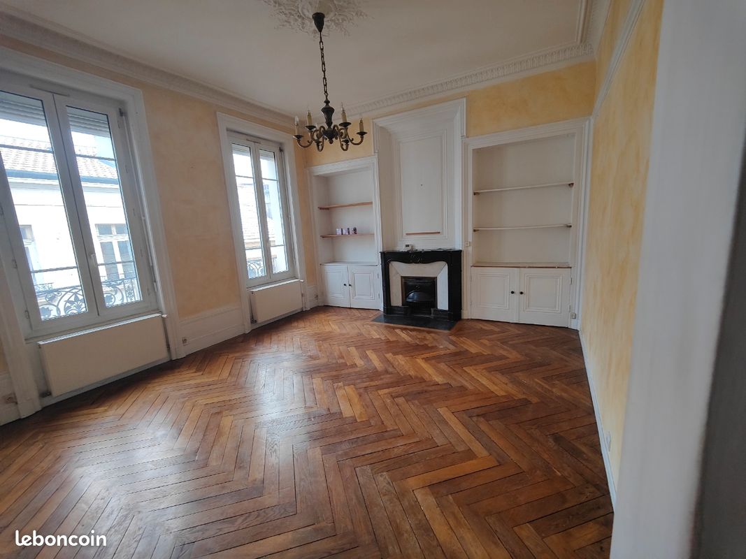 Appartement 6 pièces 157 m² · à Saint-Étienne · 157 m² · 175 000 €
