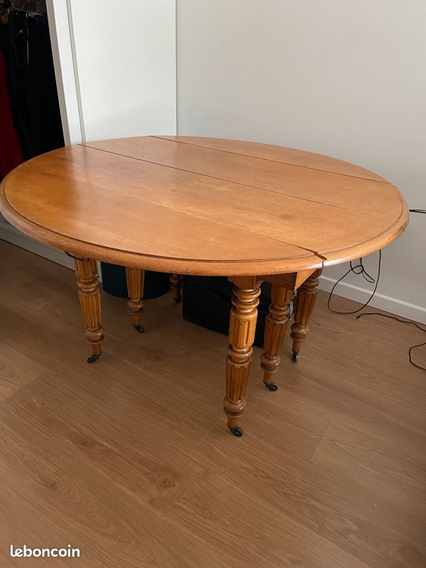 Table en bois (image 1)