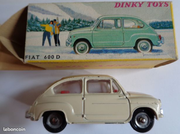 Dinky Toys France N°520 - Fiat 600D Couleur Framboise - Miniature Ancienne En Boîte