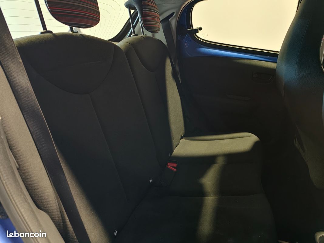 CITROEN C1 VTi 72 ch Feel / RADARS DE RECUL ARRIERE / CLIM MANUELLE / LIMITEUR DE VITESSE / MOTEUR A CHAINE (image 28)