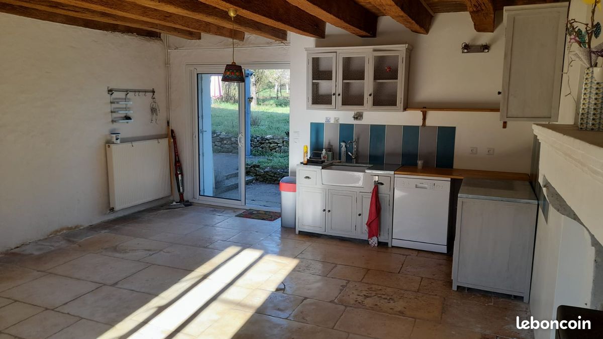 Belle longère en pierres - Ayron 86190 (image principale 3)