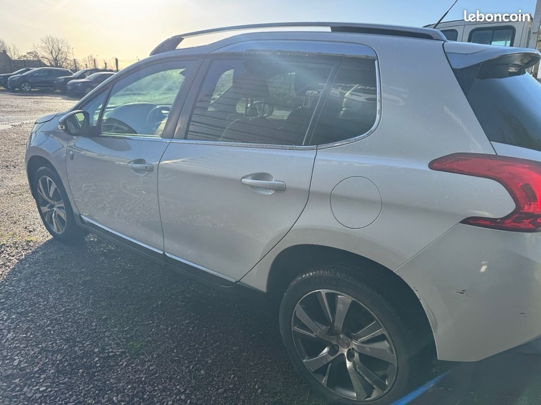 Peugeot 2008 1.6 BLUEHDI 100CH ALLURE (image 2)