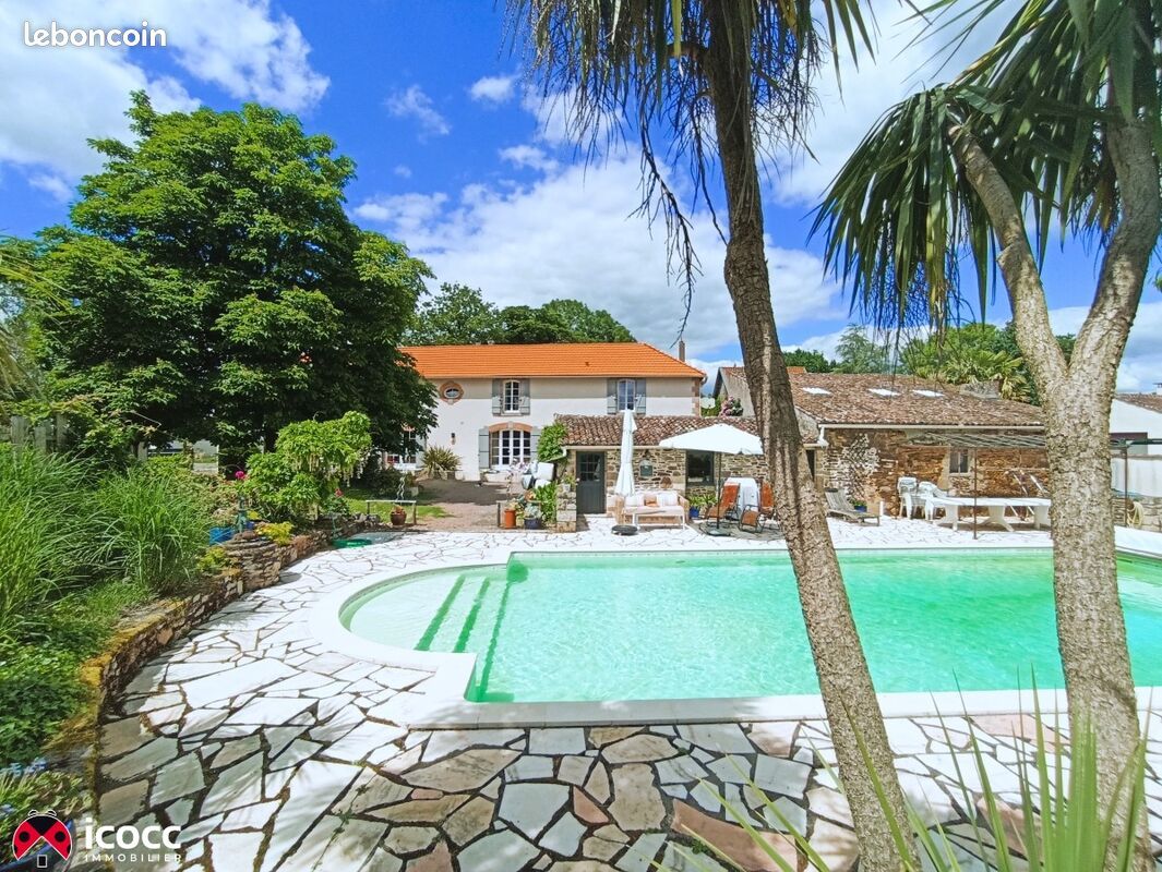 Maison 8 pièces 218 m² · à Rosnay · 218 m² · 425 000 €