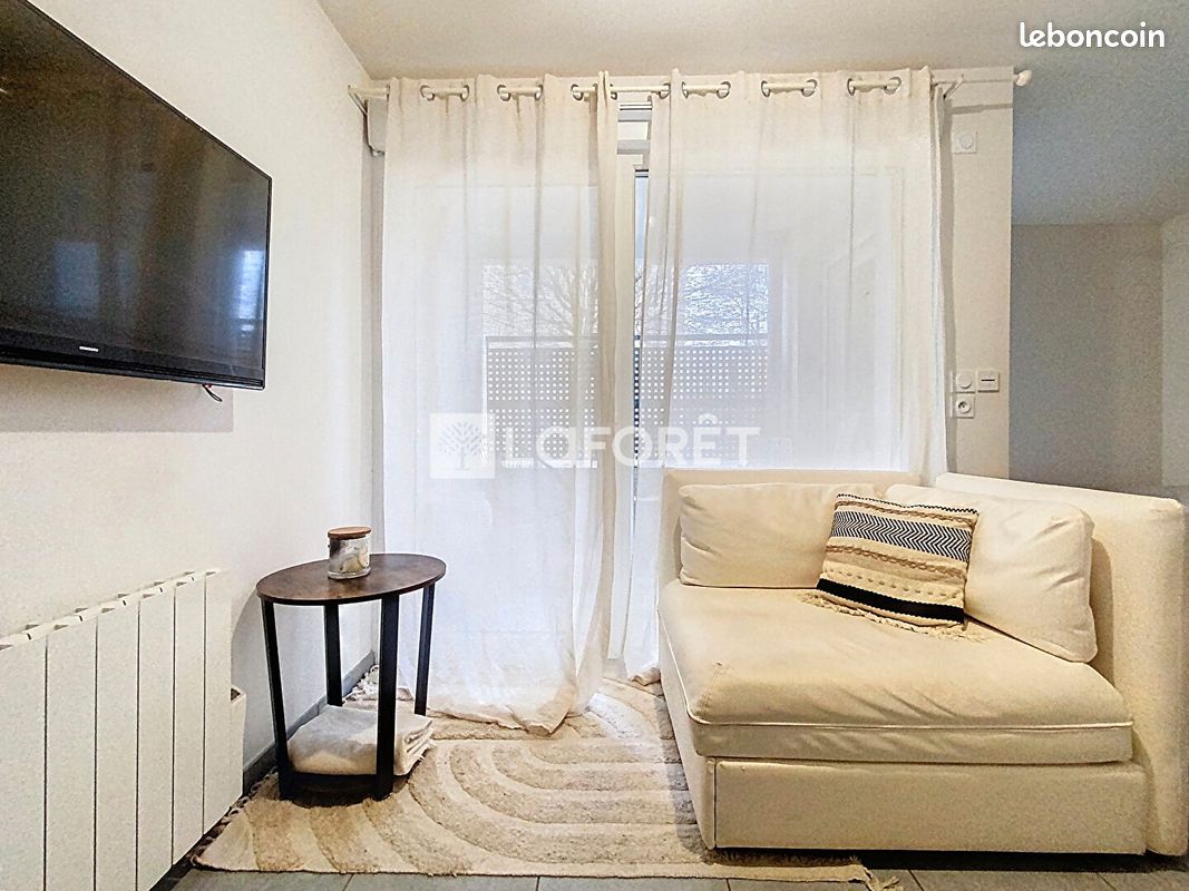 Appartement 1 pièce 27 m² · à Sathonay-Camp · 27 m² · 700 €/mois