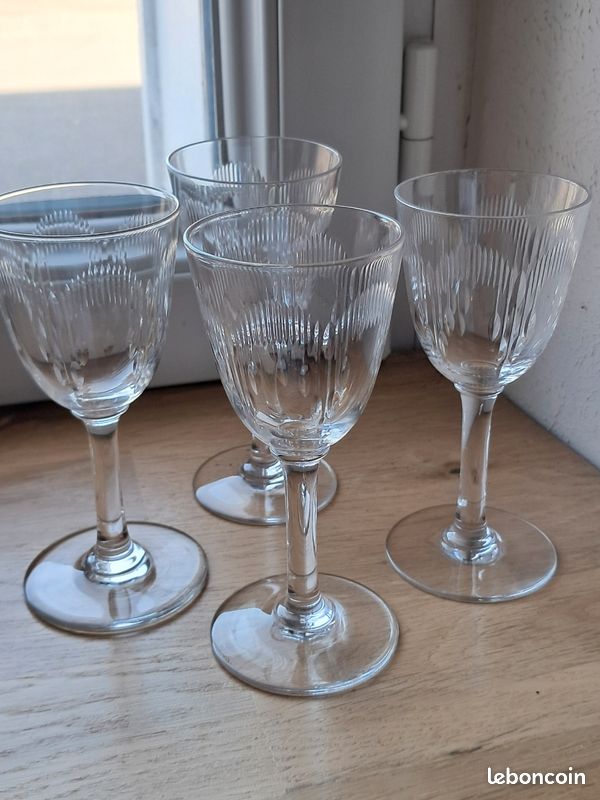 CRISTAL BACCARAT / MODELE GONDOLE BISEAUX COUPES / VERRE LIQUEUR / 1916