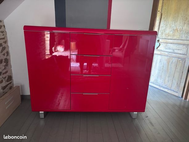 Meuble de salon laqué rouge avec 3 tiroirs et 2 portes