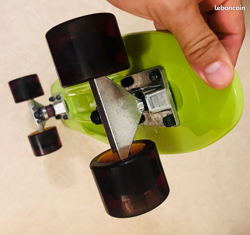 Skateboard : vert fluo marque moov’ngo (image 2)