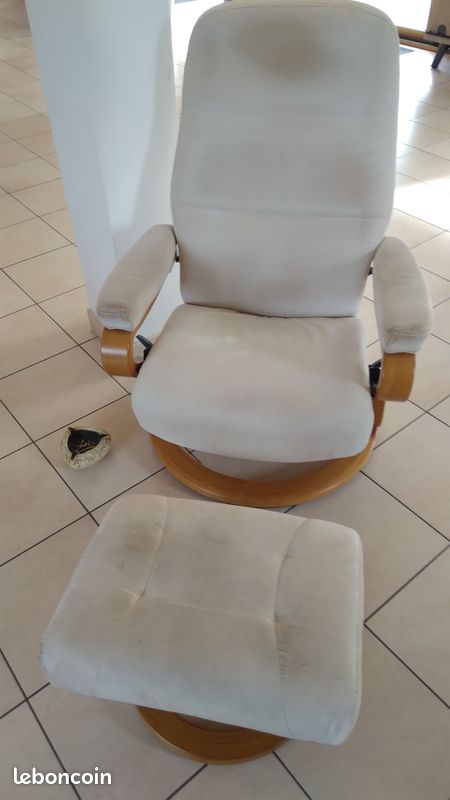 Fauteuil relax HIMOLLA et son pouf piètement hêtre (image 1)