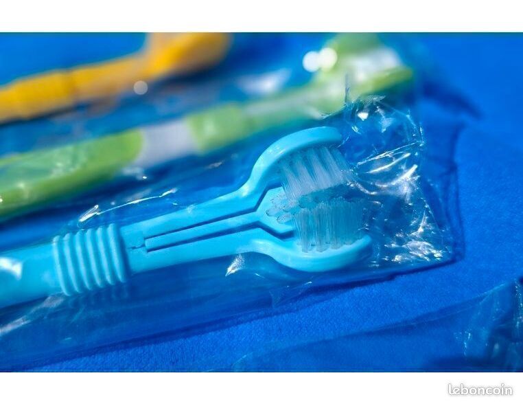 MESCHIENS - Brosse 3 faces pour animaux - Neuf O_251 (image 1)