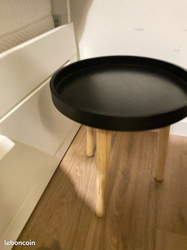 Table (image 1)