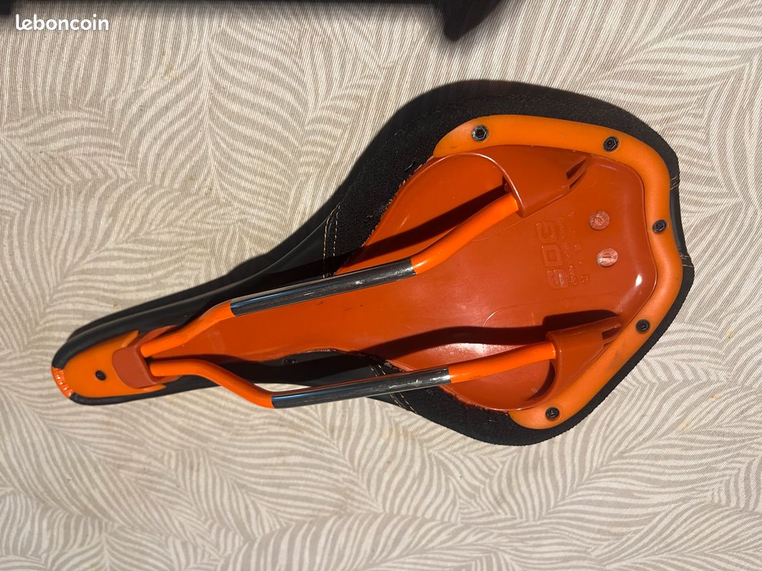 SMP Selle de vélo Mixte, Rouge - Sport