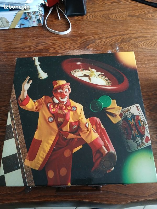 Boite de jeux de sociétés (image 1)