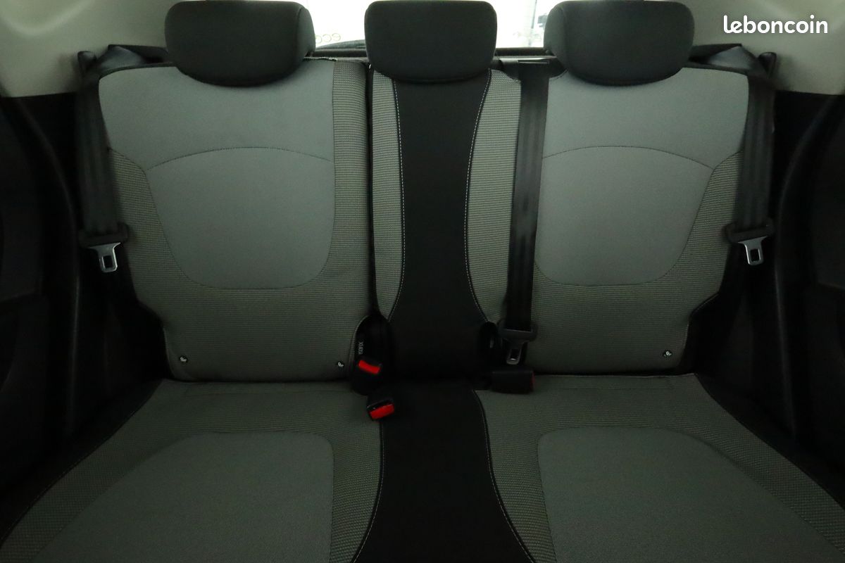 Renault Captur 1.5 dCi Intens Eco2 EDC 90 ch (image 9)