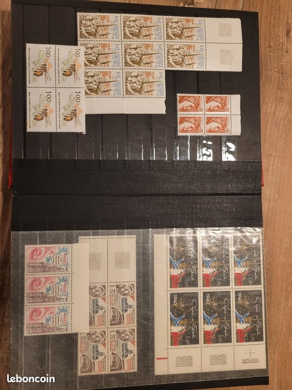 Lot De 380 Timbres Neufs D'Espagne + 7 Blocs Feuillets + 4 Enveloppes
