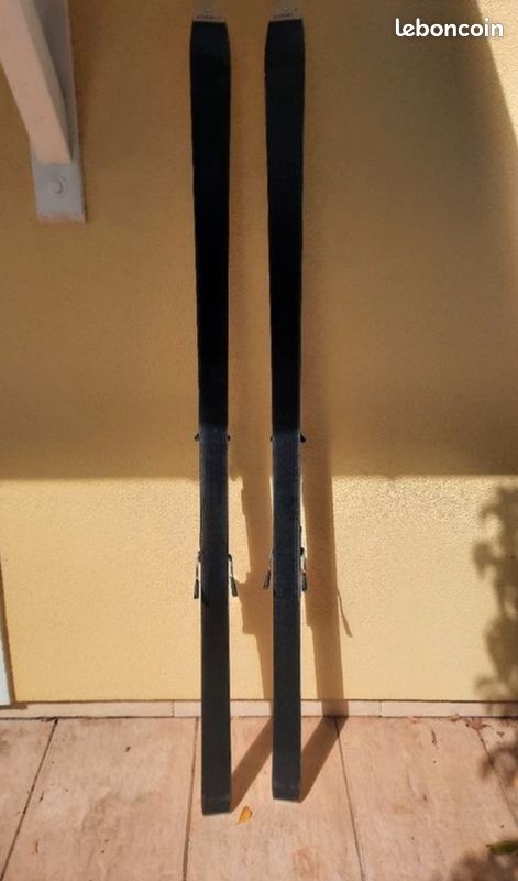 Paire de skis avec bâton de skis
atomic arc (image 8)