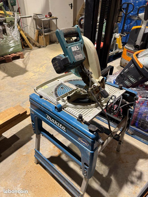 🔧 Scie à onglet radiale MAKITA LF1000 avec table – machine pro (image 3)