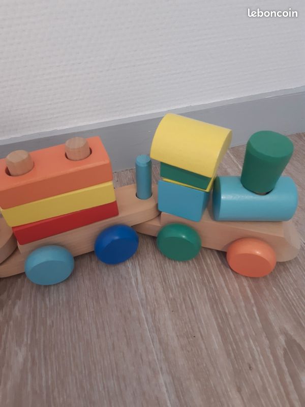 Train en bois coloré très bon état (image 2)