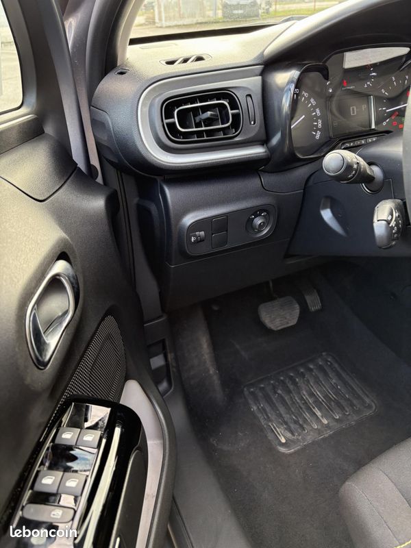 Citroën C3 (3) PureTech 110 EAT6 MAX (image 10)