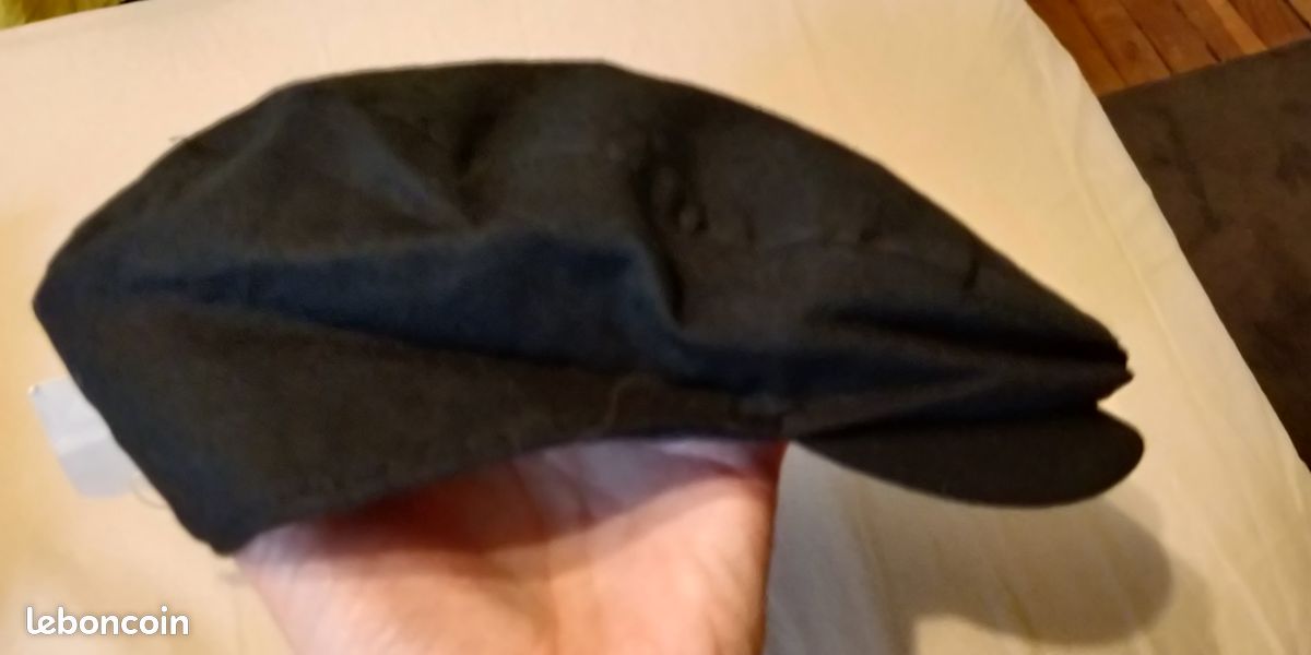 Béret noir, garçon, tour de tête 52cm. 5 ans. NEUF (image 3)