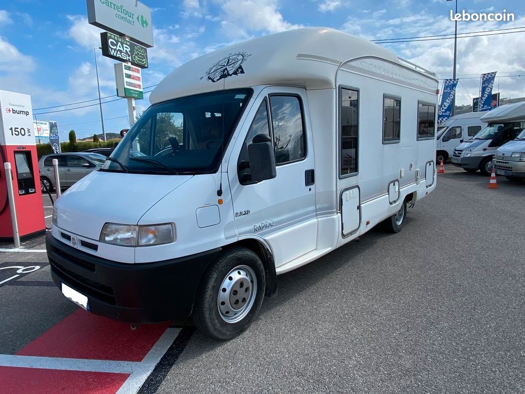 Rapido 730C 6.20m – Gros entretien OK Prêt à voyager Attelage, porte-moto, panneau solaire (image 4)