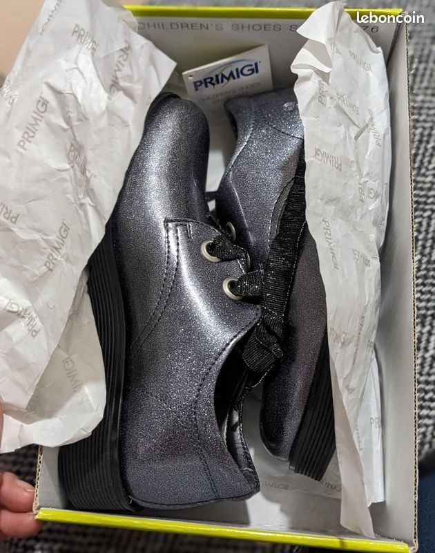 Jolies chaussures NEUVES grises pailletées style Doc Martens en Cuir Taille 32 marque italienne PRIMIGI (image 4)