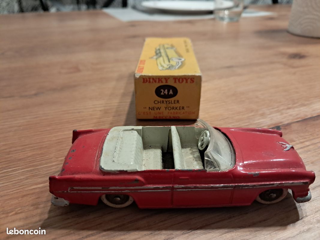 Dinky Toys 24A Chrysler New Yorker - Rouge Intérieur Crème - Près Neuf En Boîte
