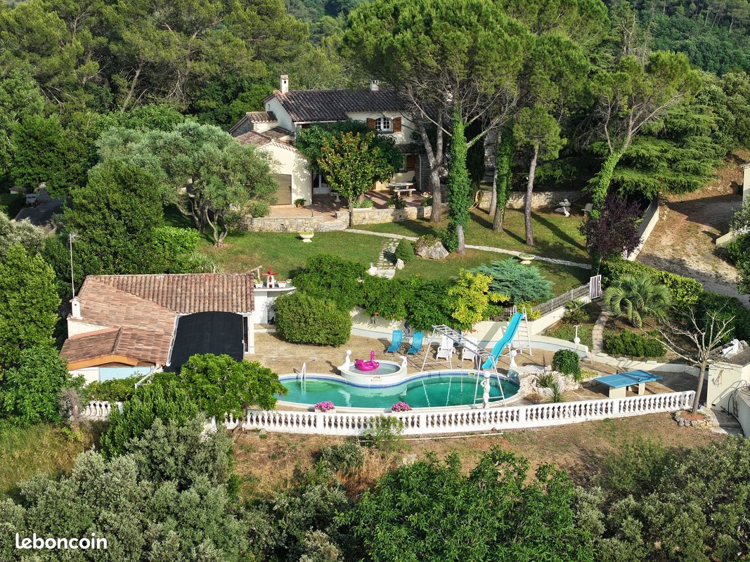 Maison 8 pièces 197 m² · à Saint-Privat-des-Vieux · 197 m² · 630 000 €
