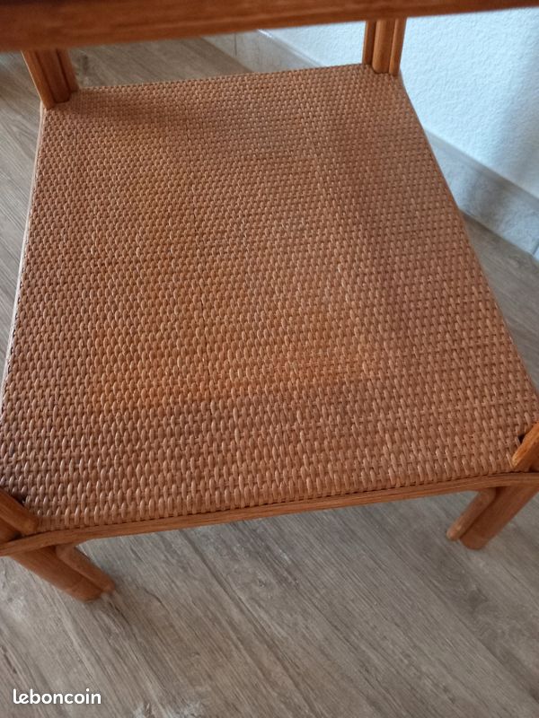 Table d'appoint vintage en rotin (image 6)