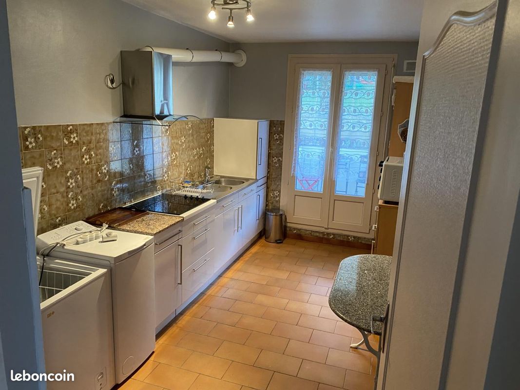 Location meublee - Naves 19460 (image principale 1)