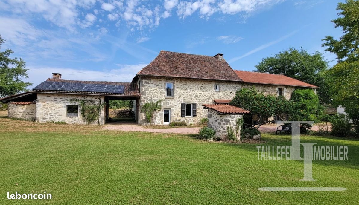 Maison 7 pièces 260 m² · à Saint-Saud-Lacoussière · 260 m² · 319 000 €