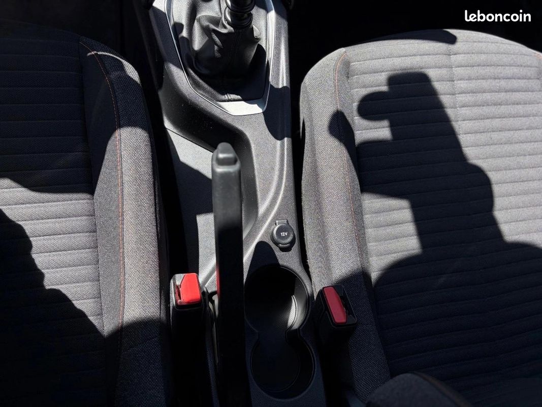 Peugeot 2008 ACTIVE PACK PHASE II 1.2 PURETECH 100 CV/CARPLAY/PREMIERE MAIN/GARANTIE 3 MOIS (image 17)