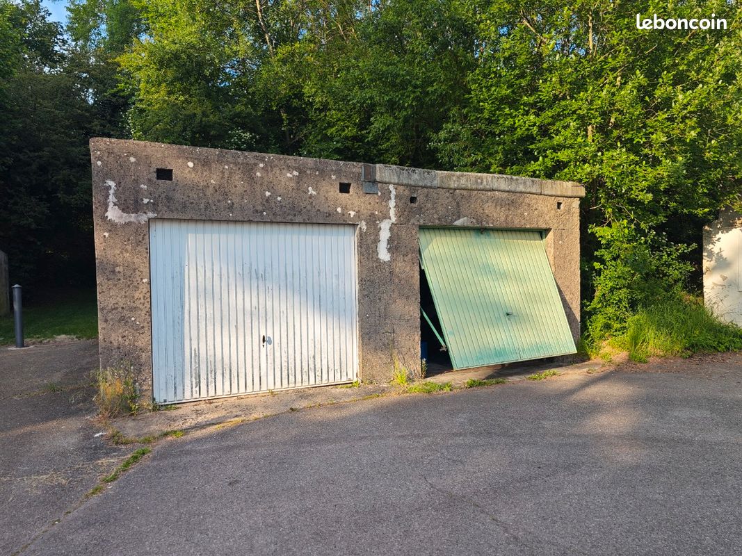 Garage box · à Audun-le-Tiche · 11 000 €