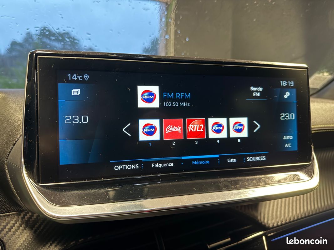 PEUGEOT 2008 BlueHDi 130 SS EAT8 GT Pack / Entretien complet (image 36)