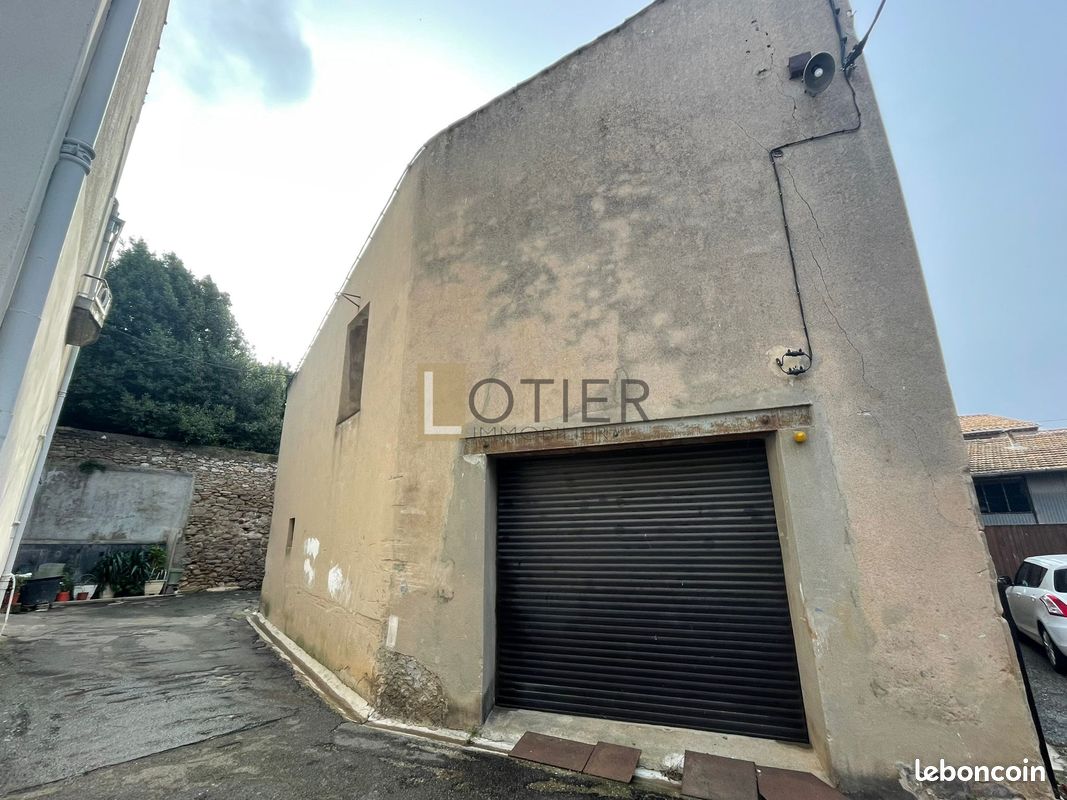 Parking 134 m² · à Capendu · 134 m² · 45 000 €