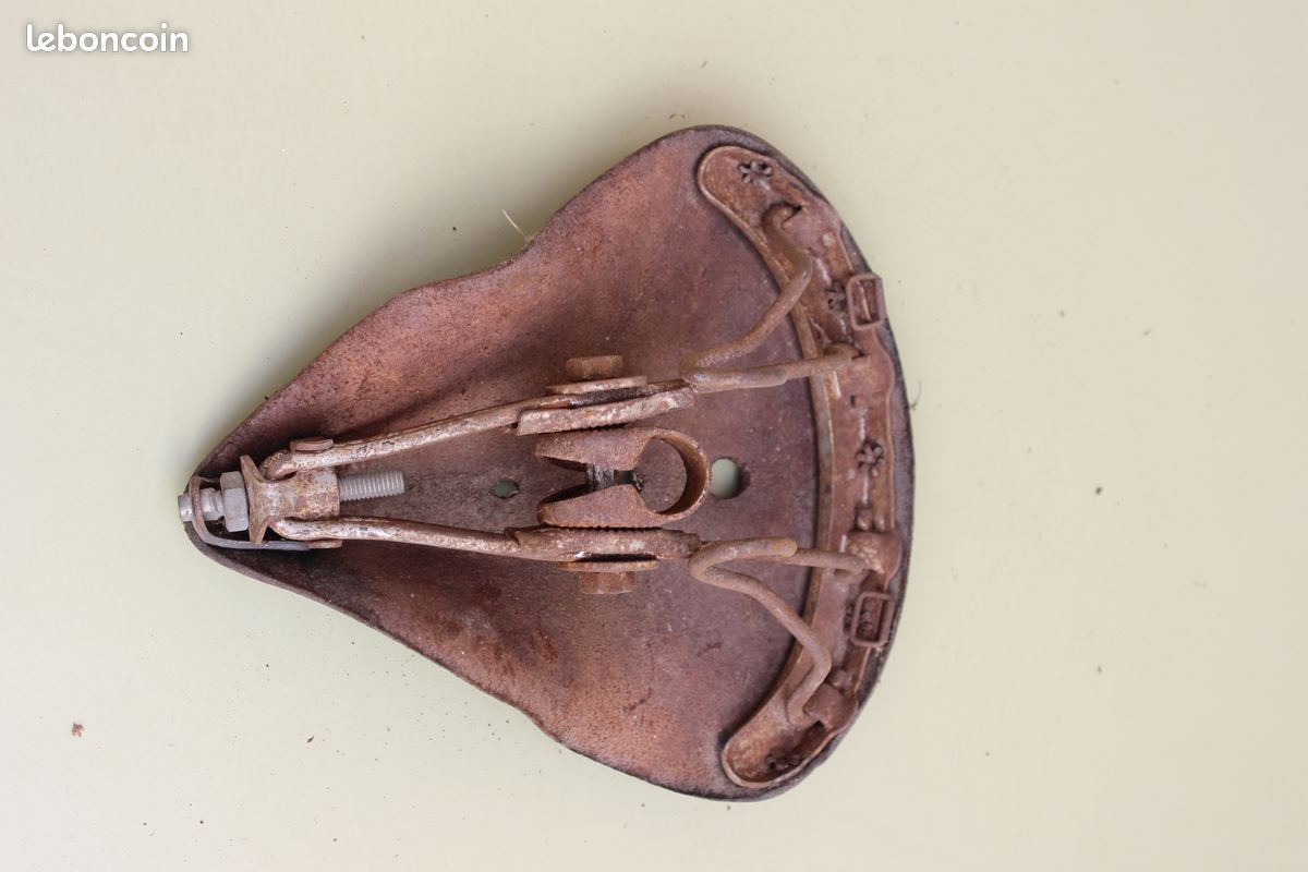 ancienne très Jolie selle de vélo en cuir Original ancienne très Jolie selle de vélo en cuir Original