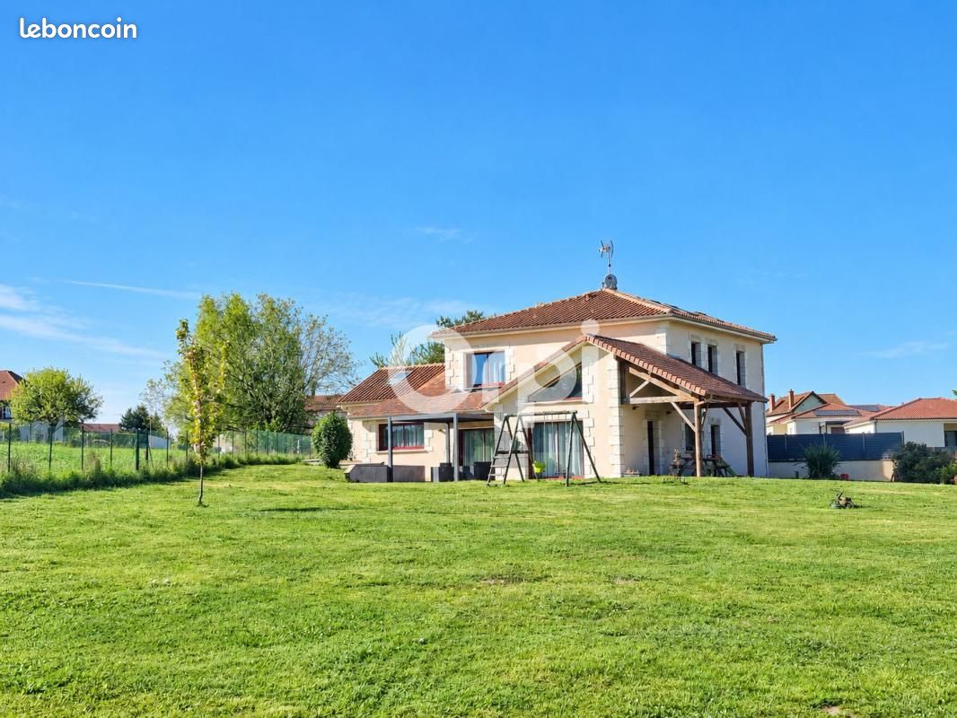 Maison 6 pièces 220 m² · à Feytiat · 220 m² · 479 900 €