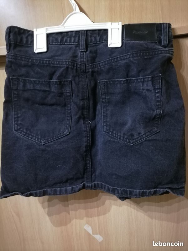 Vends jupe jeans noir T36 - Stradivarius (image 2)