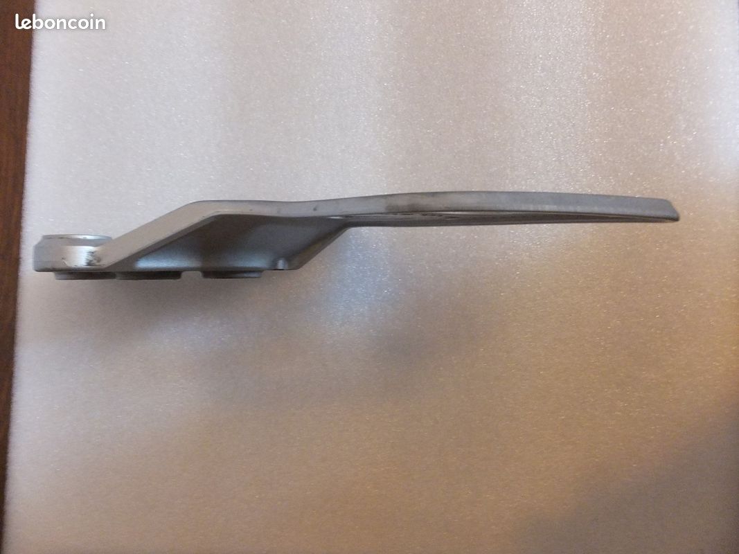 Suzuki GSXF support repose pied gauche (image 3)