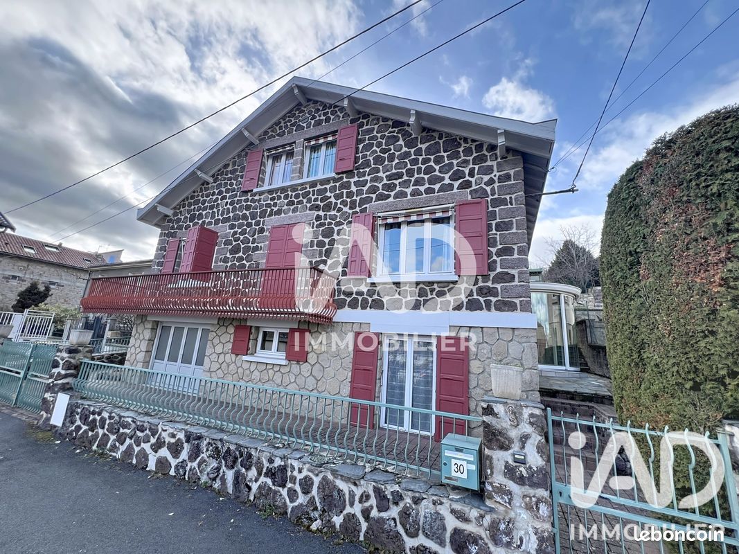 Maison 8 pièces 226 m² · à Le Puy-en-Velay · 226 m² · 220 000 €
