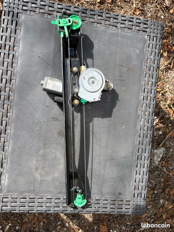 Moteur lève vitre droit (côté passager) Fiat Punto (image 2)