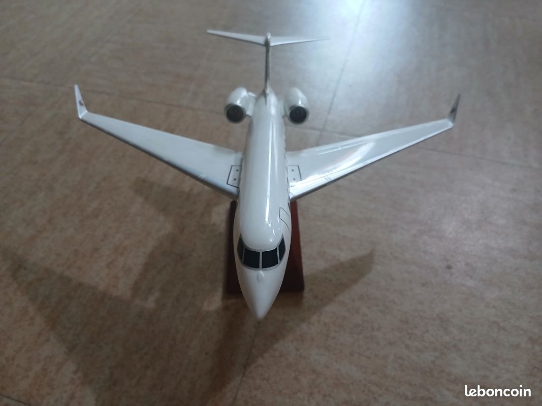 Gulfstream G650ER Modèle moulé sous pression en alliage massif à l'échelle 1:200 – Réplique d'avion de collection de 16 cm pour les amateurs d'aviation, cadeau de présentation inclus, emballage de Gulfstream G650ER Modèle moulé sous pression en alliage massif à l'échelle 1:200 – Réplique d'avion de collection de 16 cm pour les amateurs d'aviation, cadeau de présentation inclus, emballage de