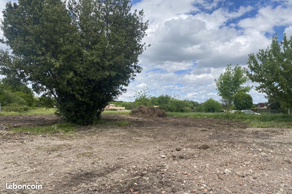 Terrain à bâtir de 654 m² à LE PIAN-MEDOC (33) · au Pian-Médoc · 245 000 €